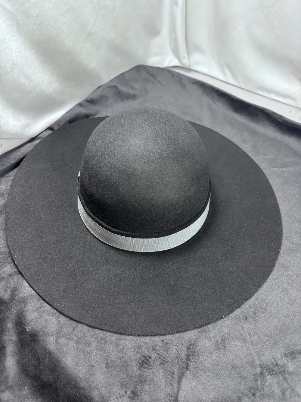 Liz Claiborne New York Black Wool Wide Brim Hat | Gray Ribbon Accent | One Size - Picture 4 of 8
